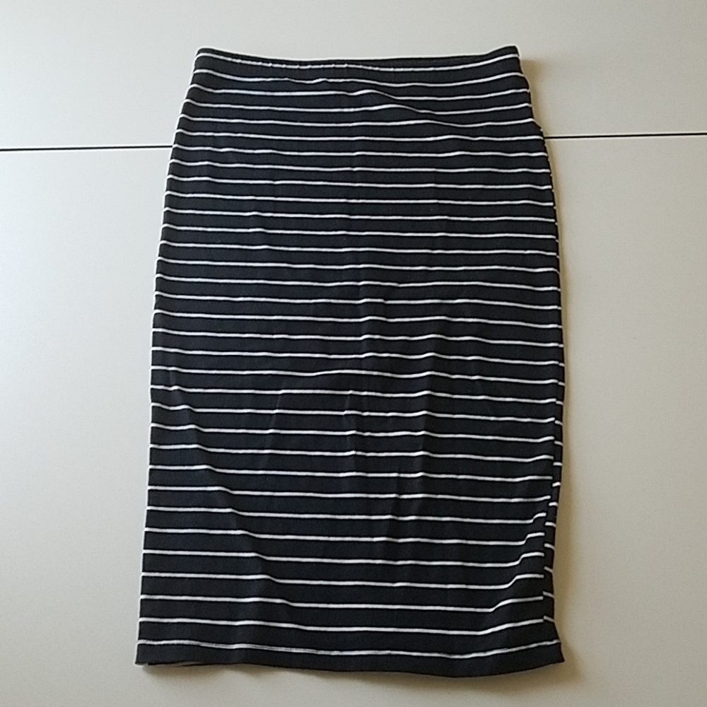 Black and white striped pencil skirt